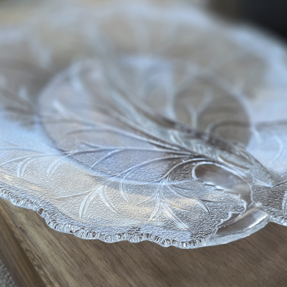 Indiana‎ Glass Clear Divided Serving Plate with Leaf Motif - Picture 8 of 12